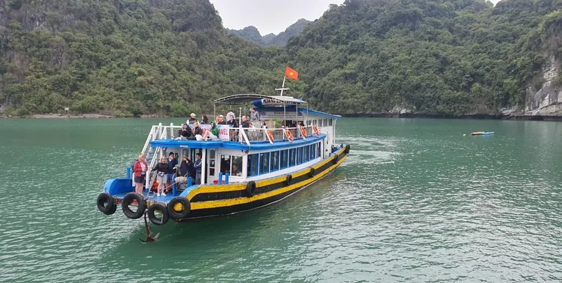 Cat Ba Full Day: Boat, Kayak & Viet Hai Bike